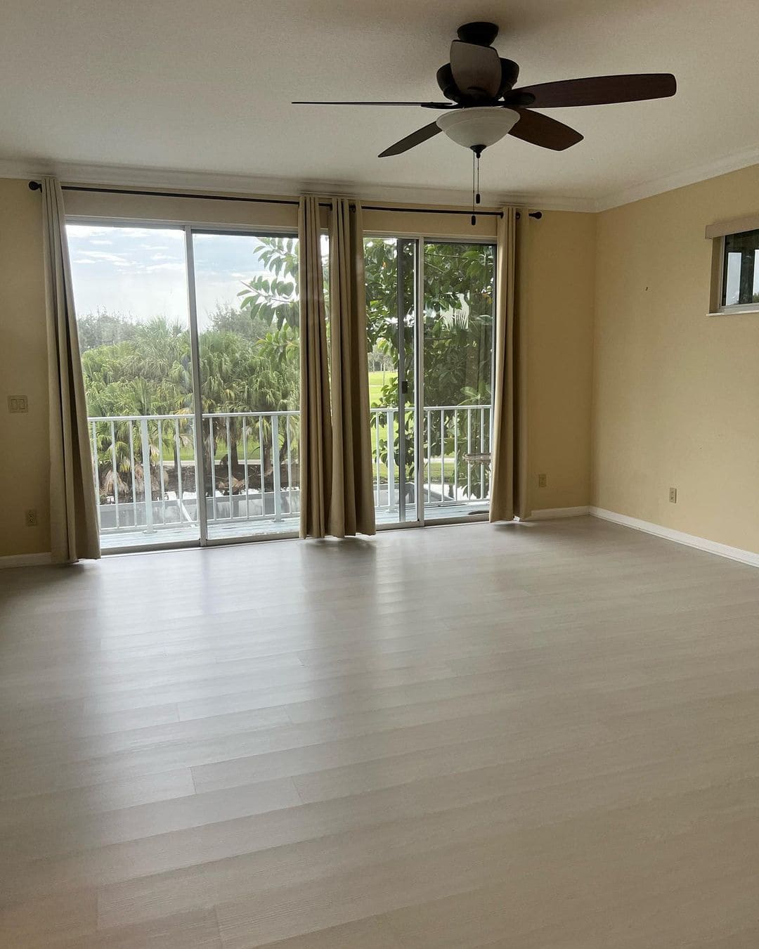 placeholder image-sq